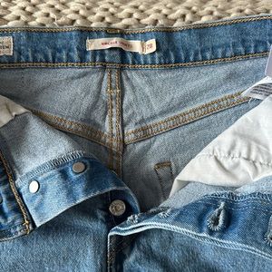 Levi rib cage blue Jean shorts